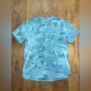 Lululemon Men’s Athletic T-Shirt Large Blue tie dye! Excellent condition.